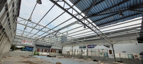 รื้อถอนหลังคาอาคาร รื้อถอนหลังคาอาคาร